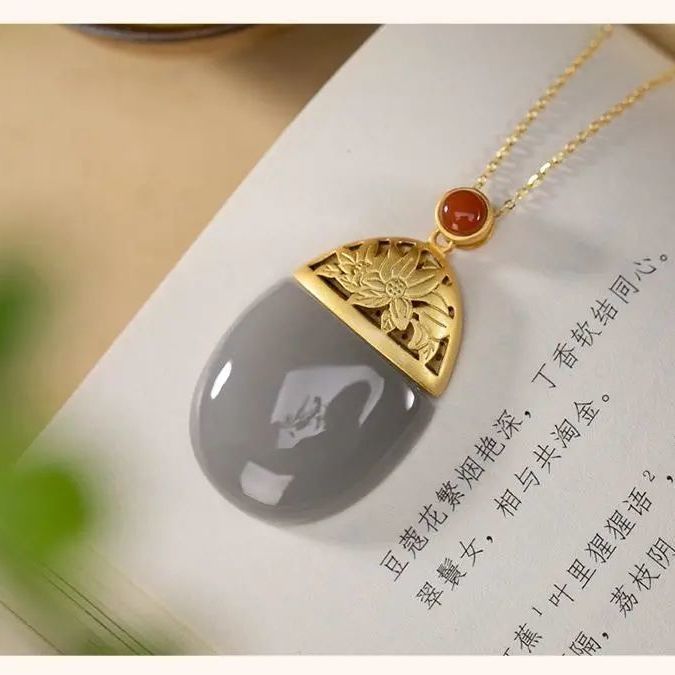 Beautiful Gold Pendant with Unique Style