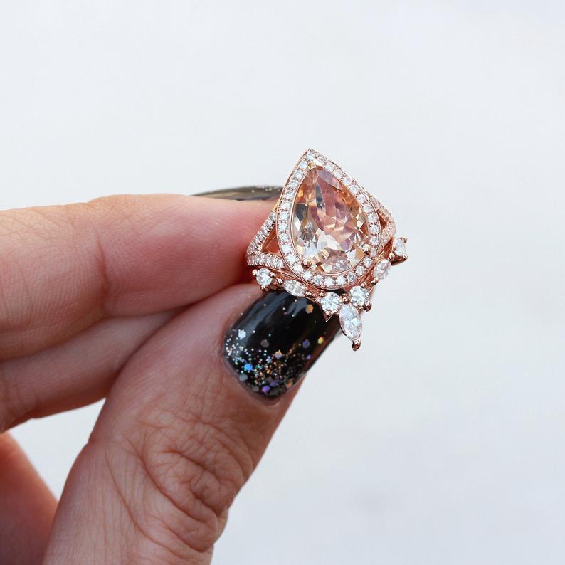 Classic Gold Ring with Timeless Appeal