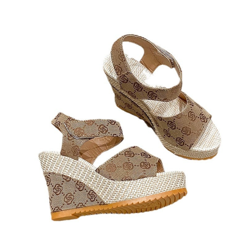 Chic Orthopedic Sandals with Unique Design