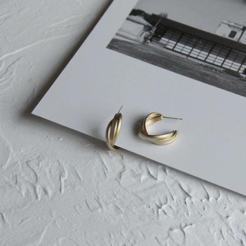 Charming Gold Earring for Any Occasion