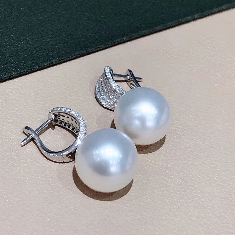 Charming Pearl Earring for Any Occasion