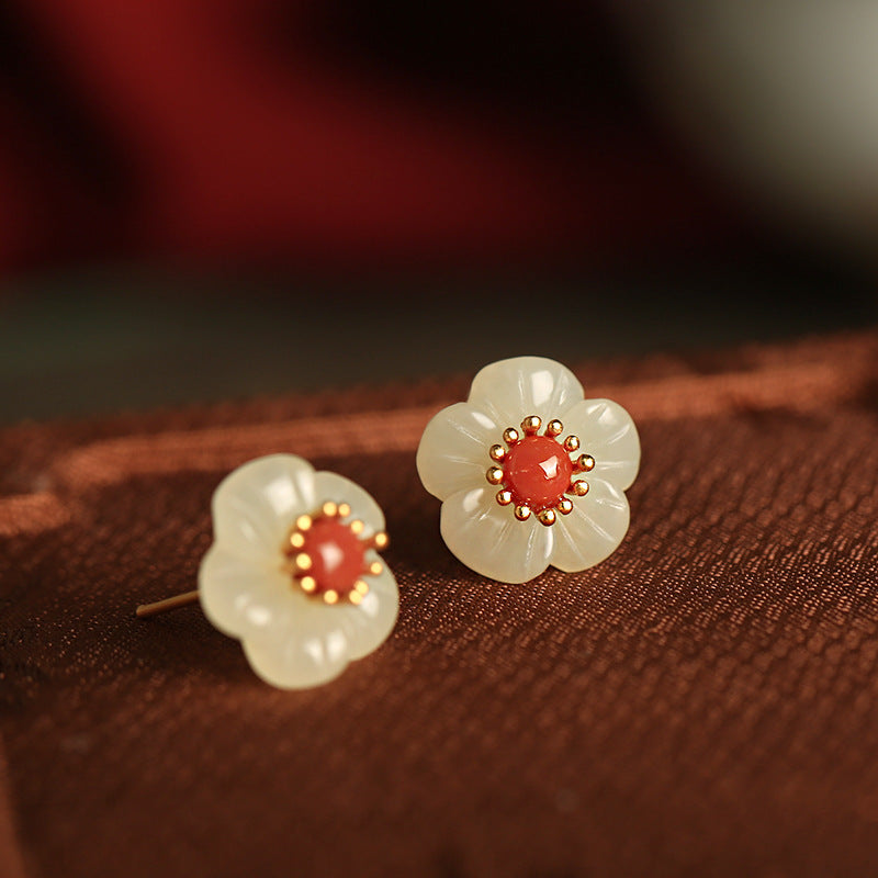 Charming Silver Earring for Any Occasion