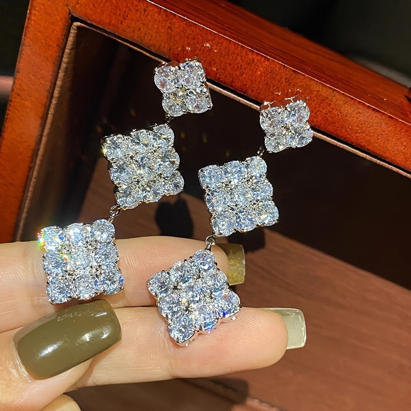 Charming Earring for Any Occasion