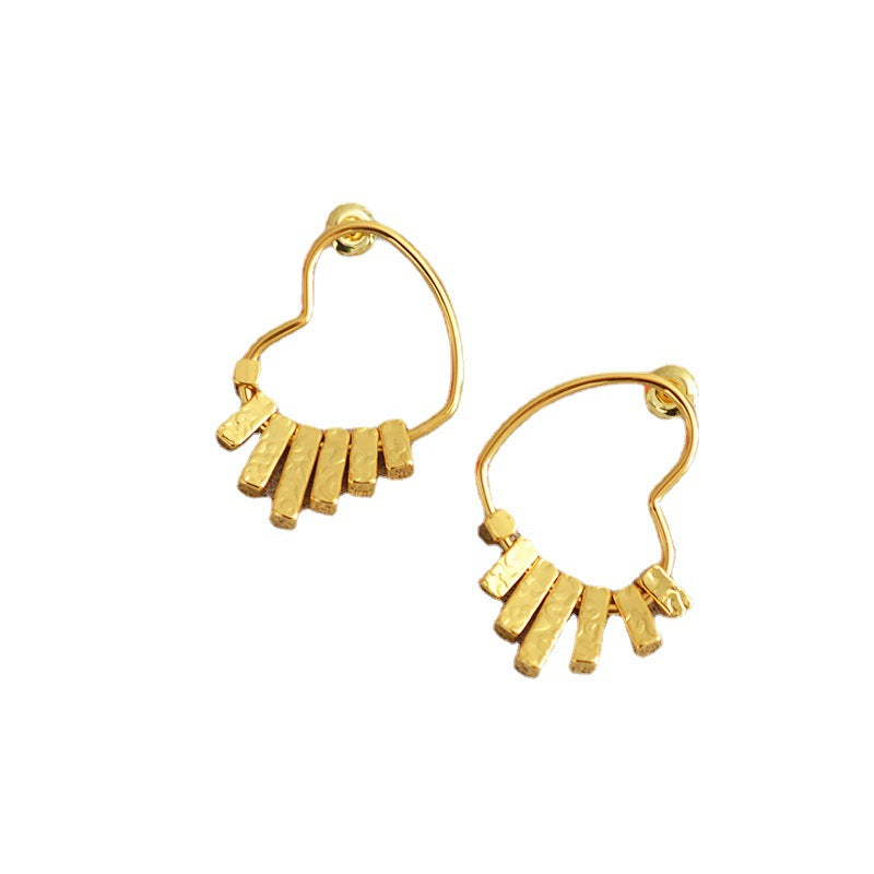 Classic Gold Earring with Timeless Appeal