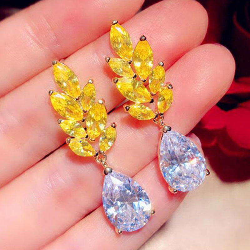 Classic Gold Earring with Timeless Appeal