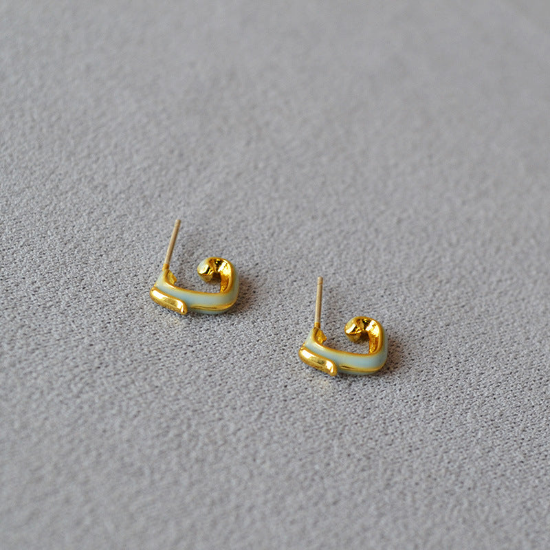 Charming Silver Earring for Any Occasion