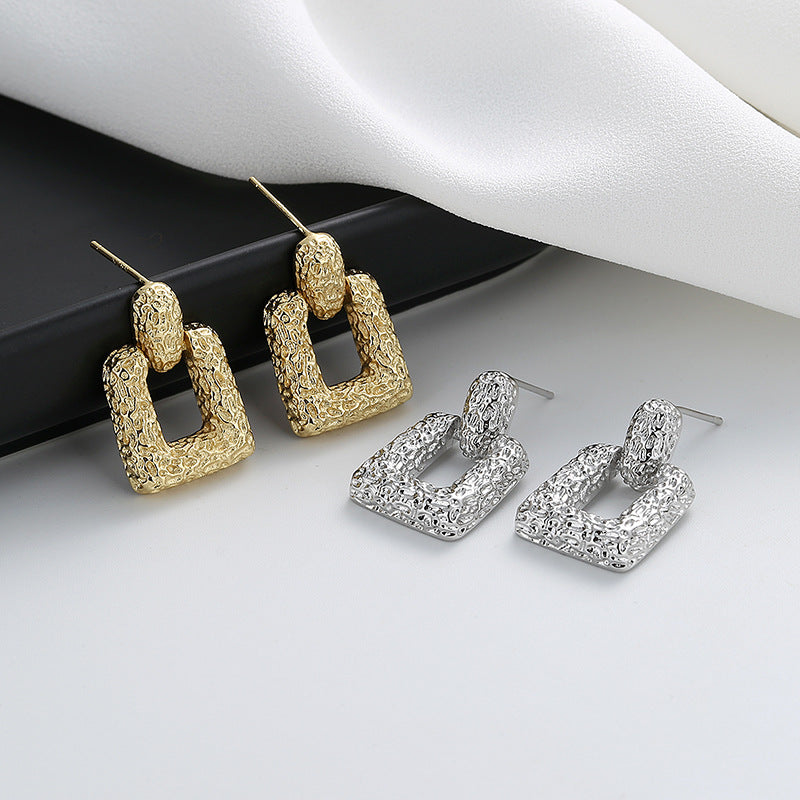 Romantic Gold Earring for Special Moments