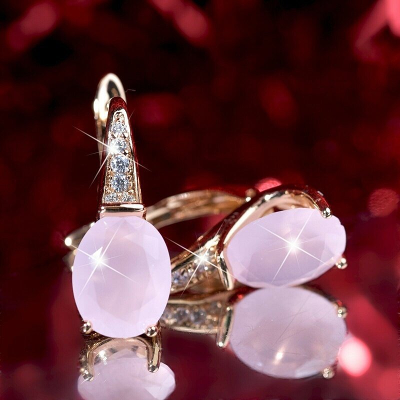 Beautiful Gold Earring with Unique Style