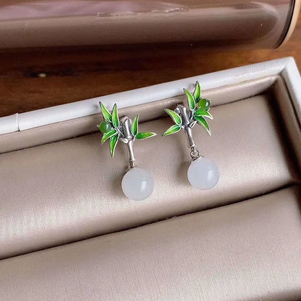 Romantic Silver Earring for Special Moments