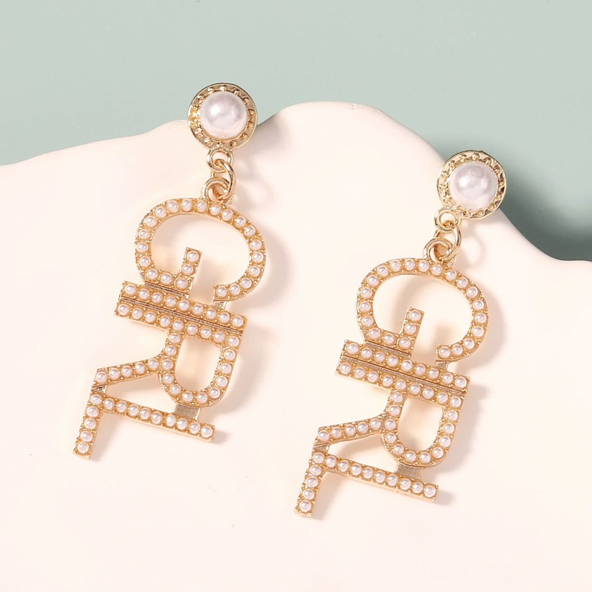 Romantic Pearl Earring for Special Moments