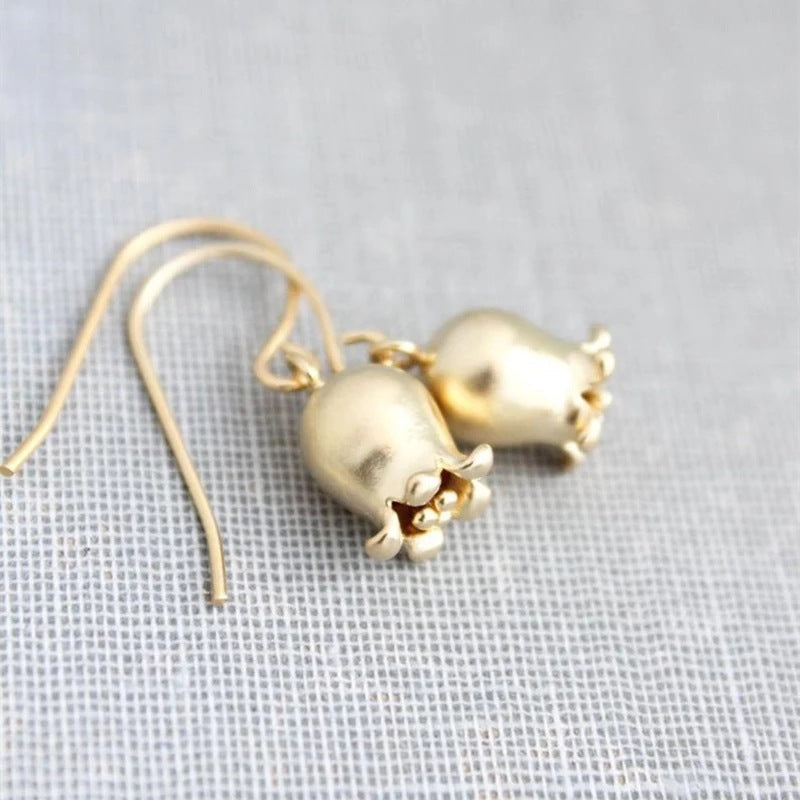 Romantic Gold Earring for Special Moments