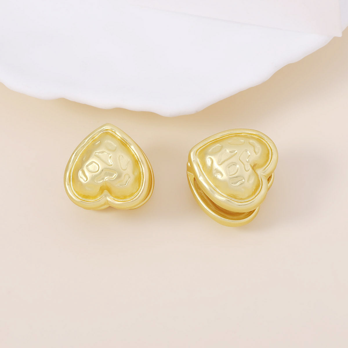 Charming Piece for Any Occasion