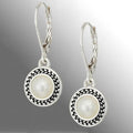 Charming Pearl Earring for Any Occasion