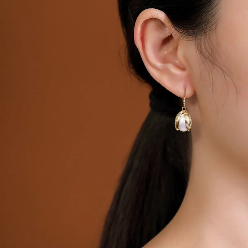 Classic Gold Earring with Timeless Appeal