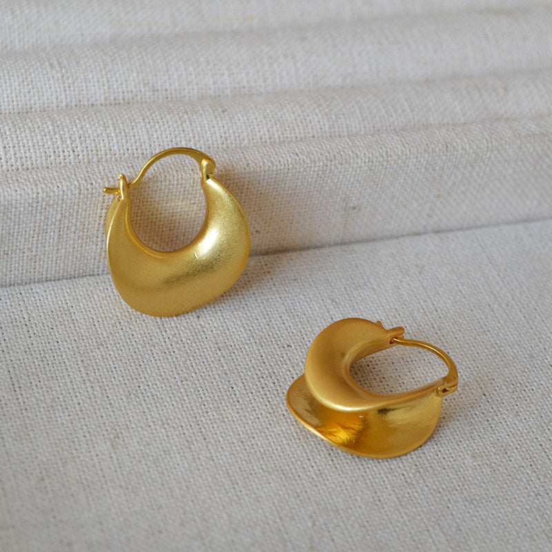 Classic Gold Earring with Timeless Appeal