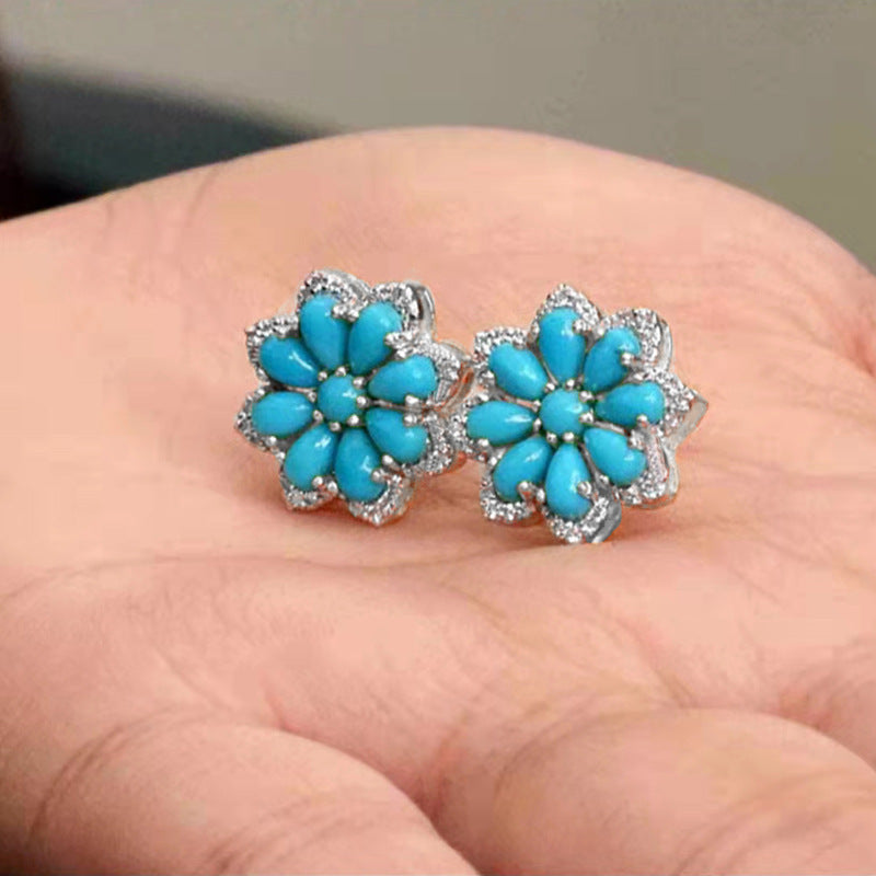 Charming Silver Earring for Any Occasion
