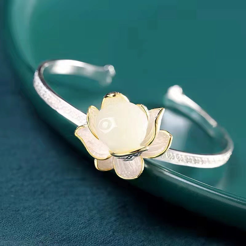 Charming Gold Earring for Any Occasion