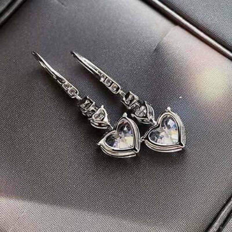 Elegant Gold Earring for Every Occasion