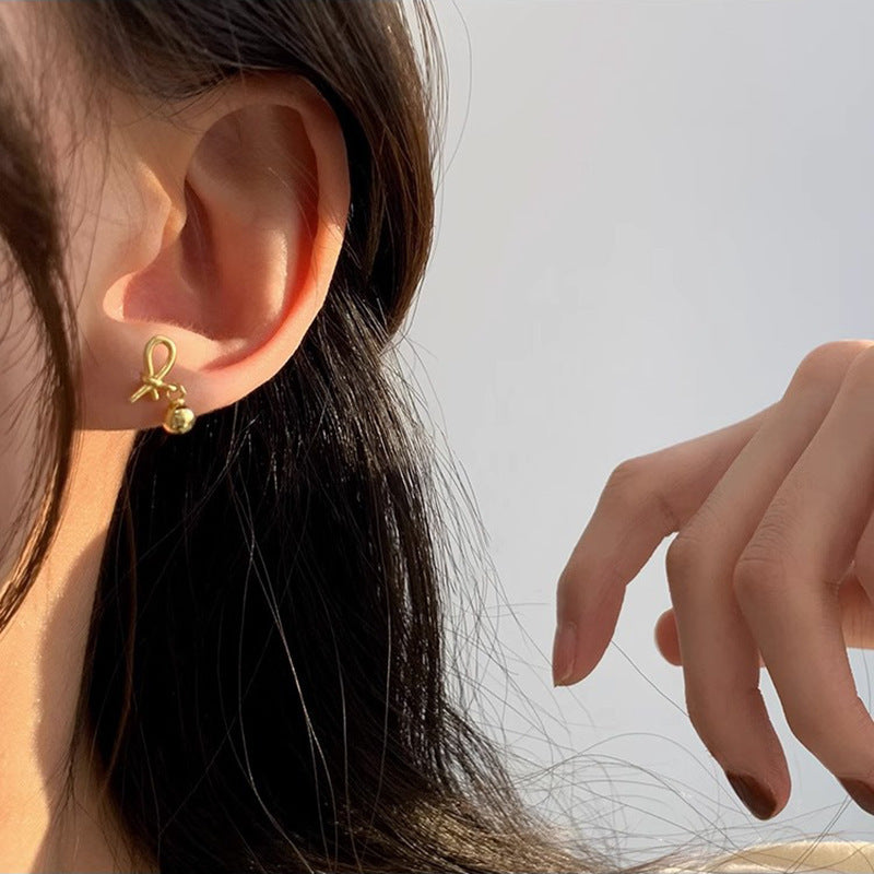 Romantic Gold Earring for Special Moments