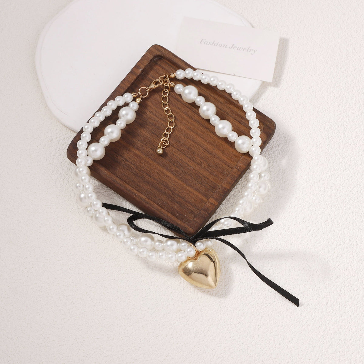 Classic Pearl Necklace with Timeless Appeal