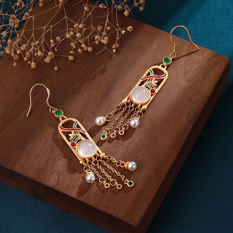 Classic Gold Earring with Timeless Appeal