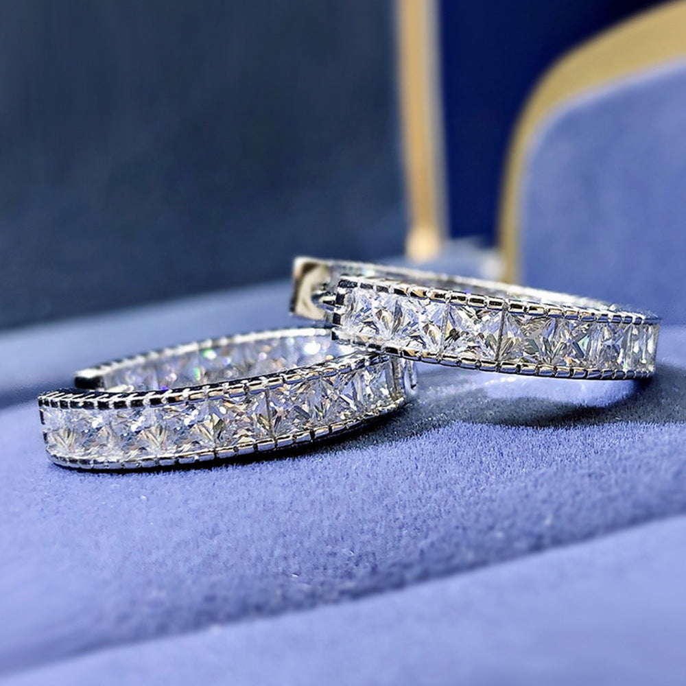 Charming Earring for Any Occasion