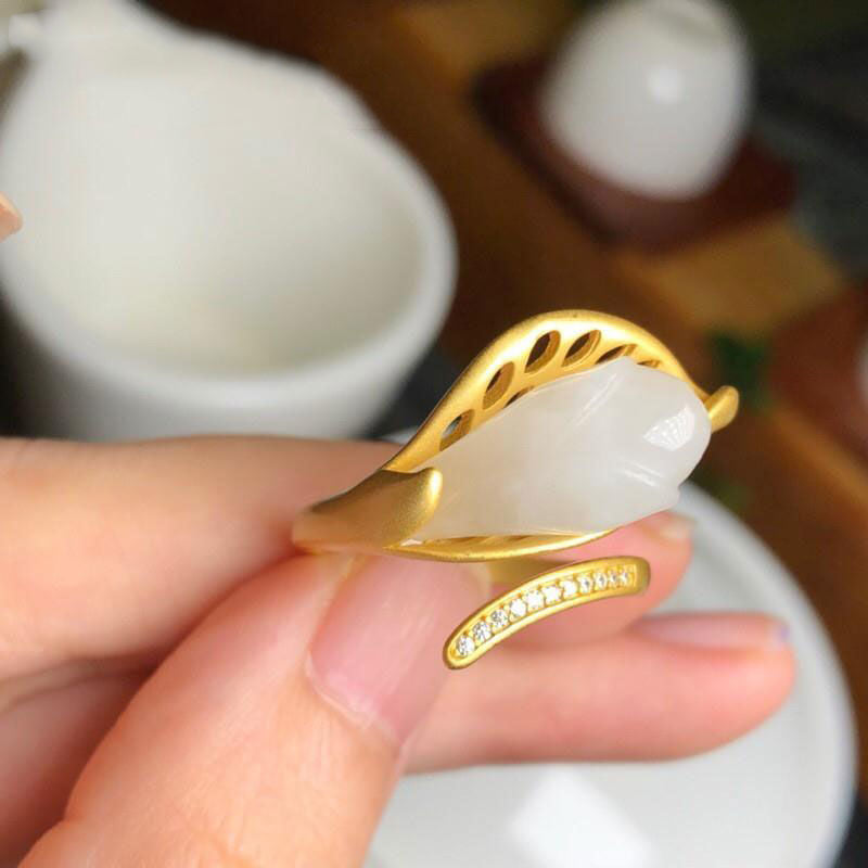Romantic Gold Ring for Special Moments