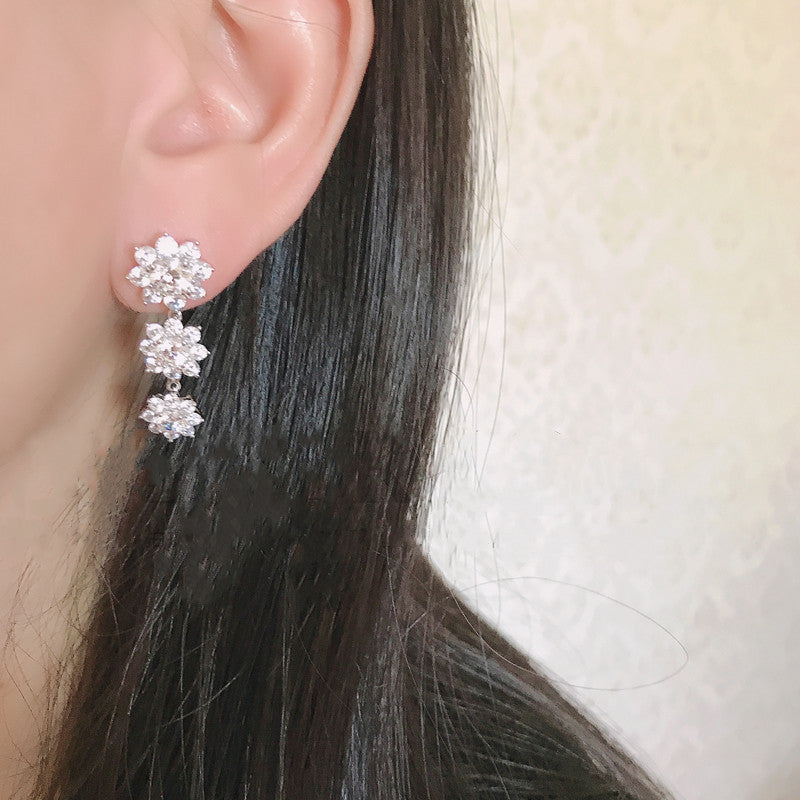 Beautiful Gold Earring with Unique Style
