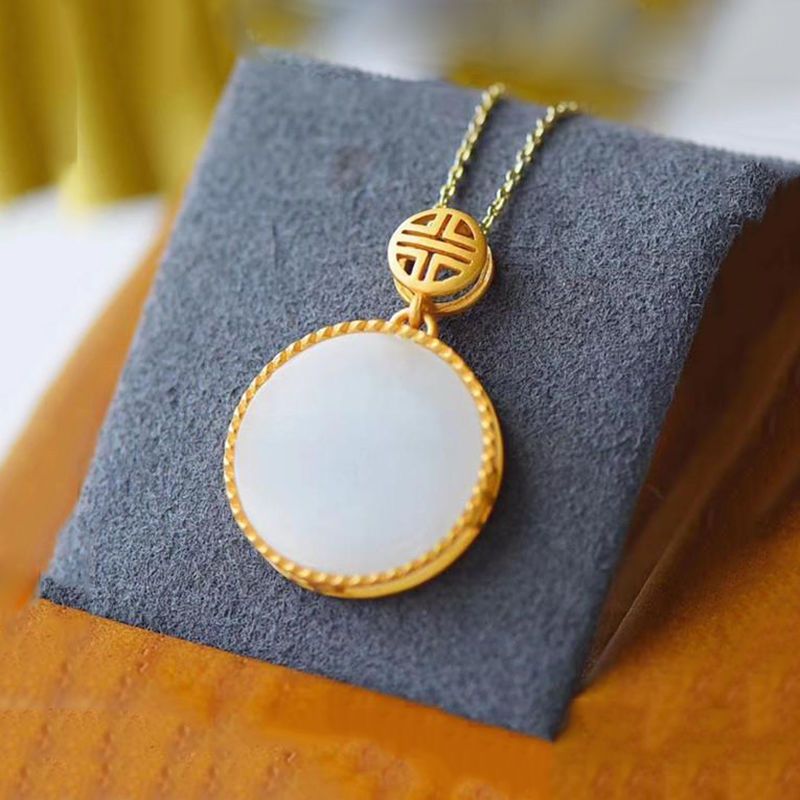 Charming Silver Necklace for Any Occasion
