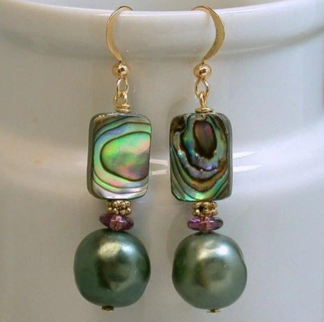 Classic Pearl Earring with Timeless Appeal