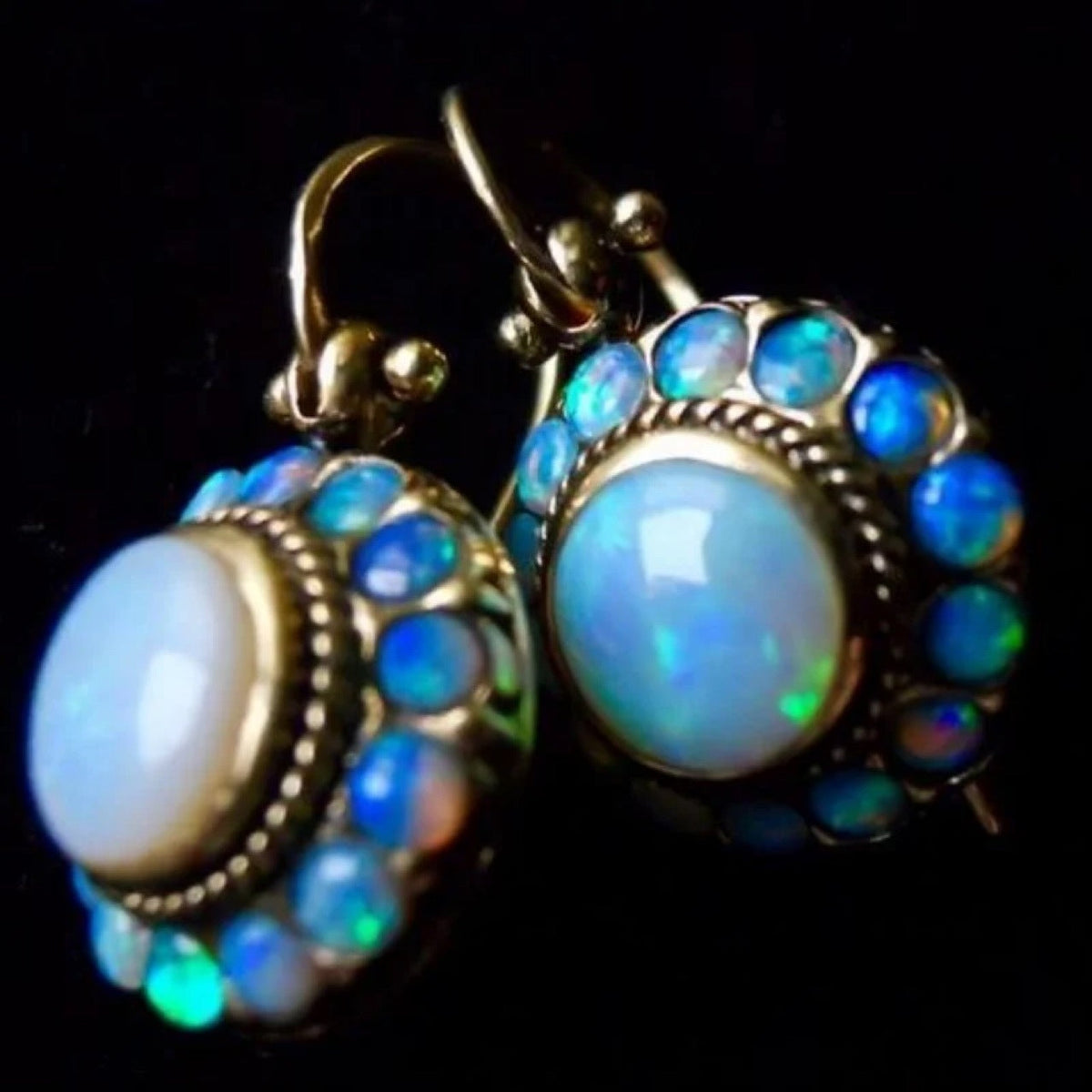 Charming Piece for Any Occasion