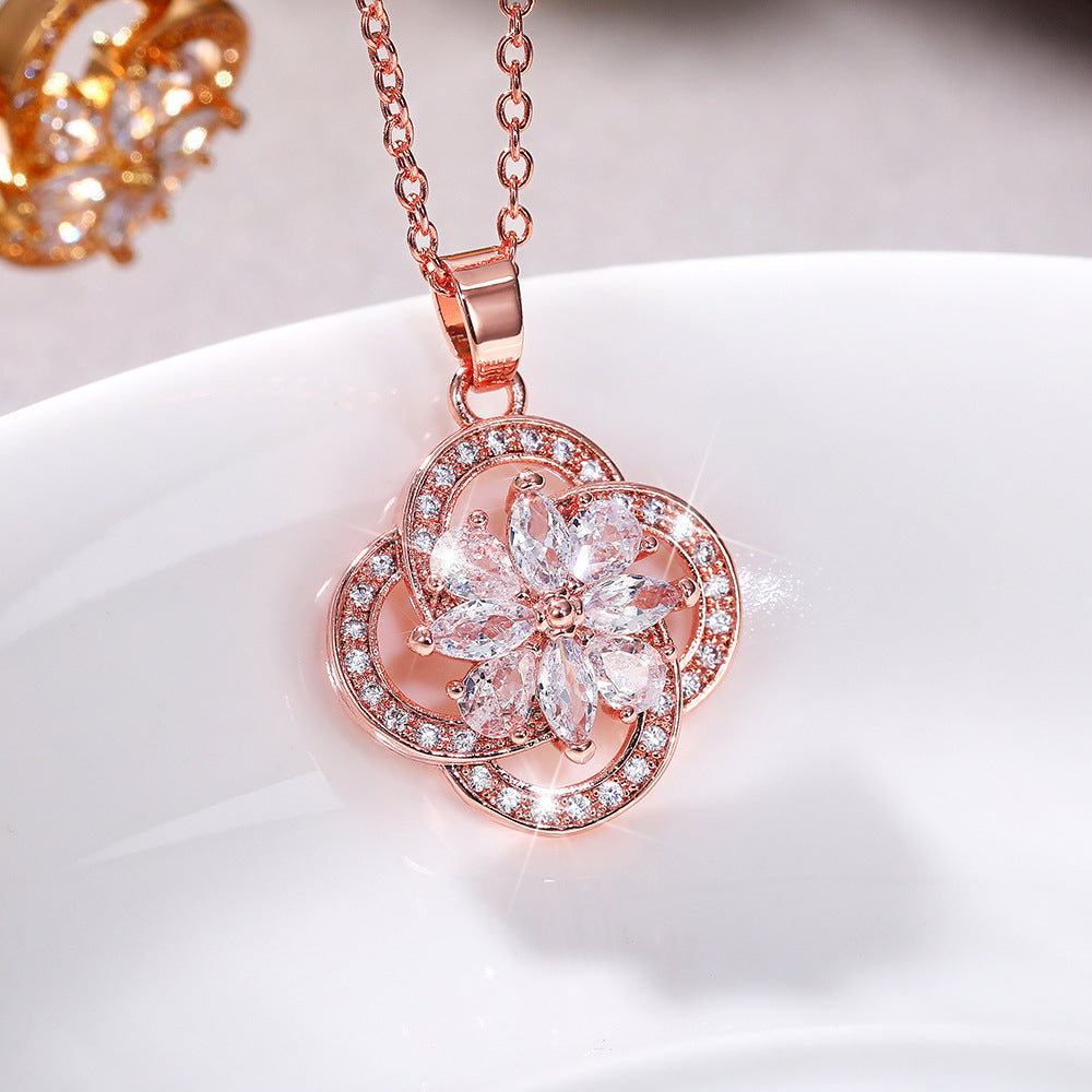 Beautiful Gold Necklace with Unique Style