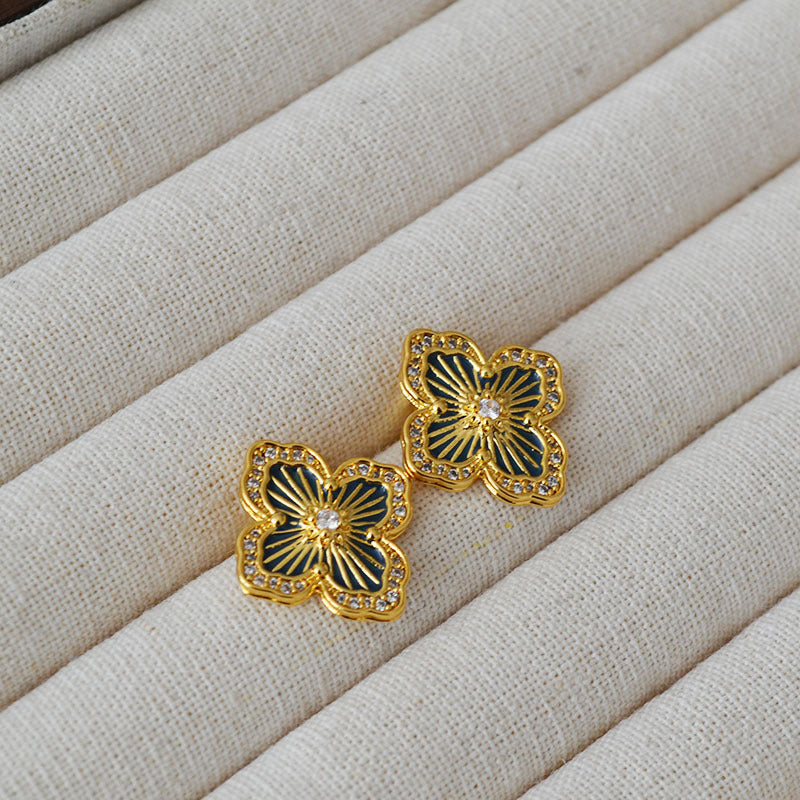 Romantic Gold Earring for Special Moments
