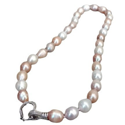 Romantic Pearl Necklace for Special Moments