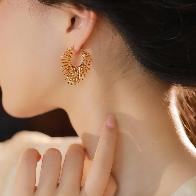 Charming Gold Earring for Any Occasion