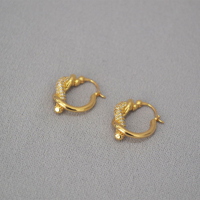 Classic Gold Earring with Timeless Appeal