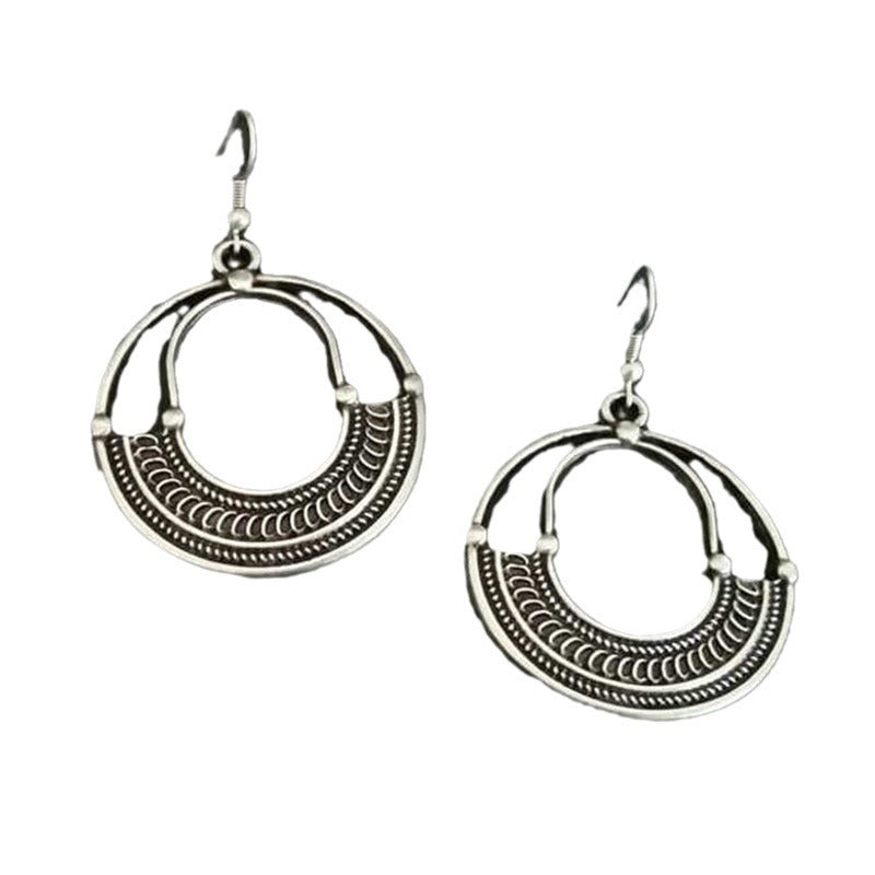 Charming Silver Earring for Any Occasion
