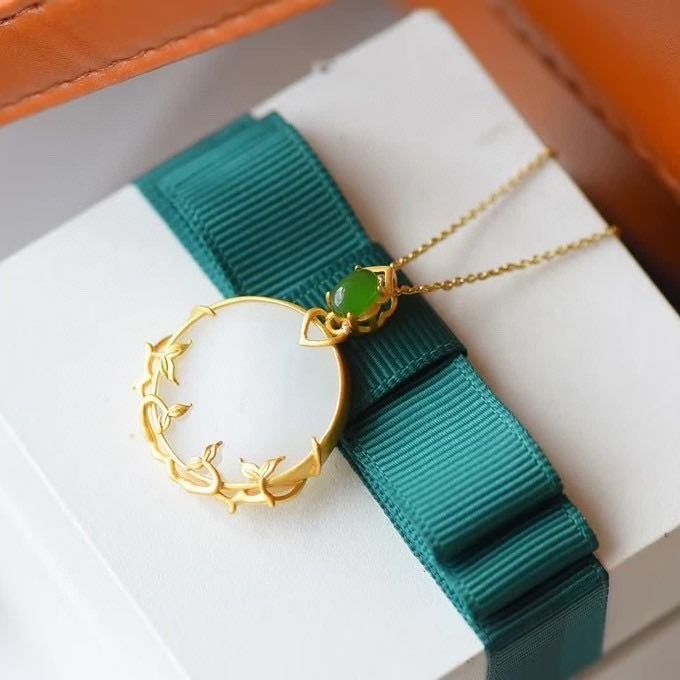 Romantic Gold Necklace for Special Moments
