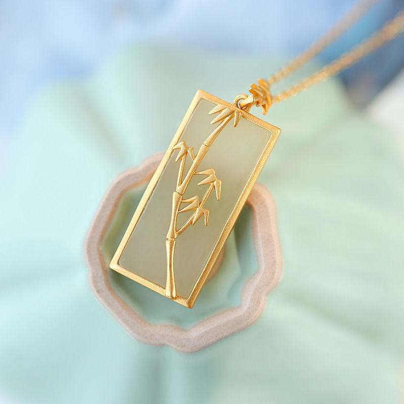 Classic Gold Necklace with Timeless Appeal