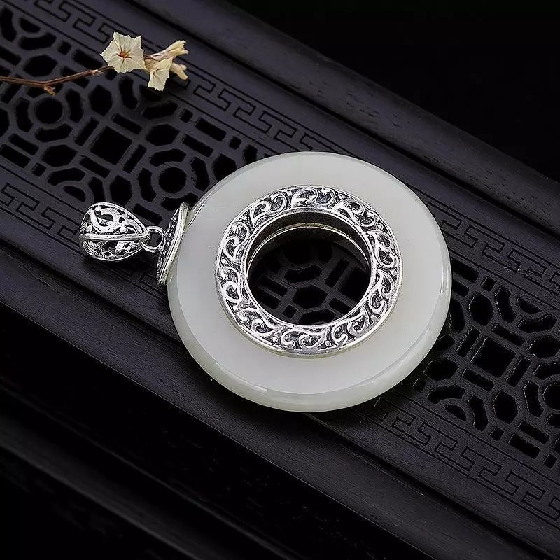 Charming Silver Pendant for Any Occasion
