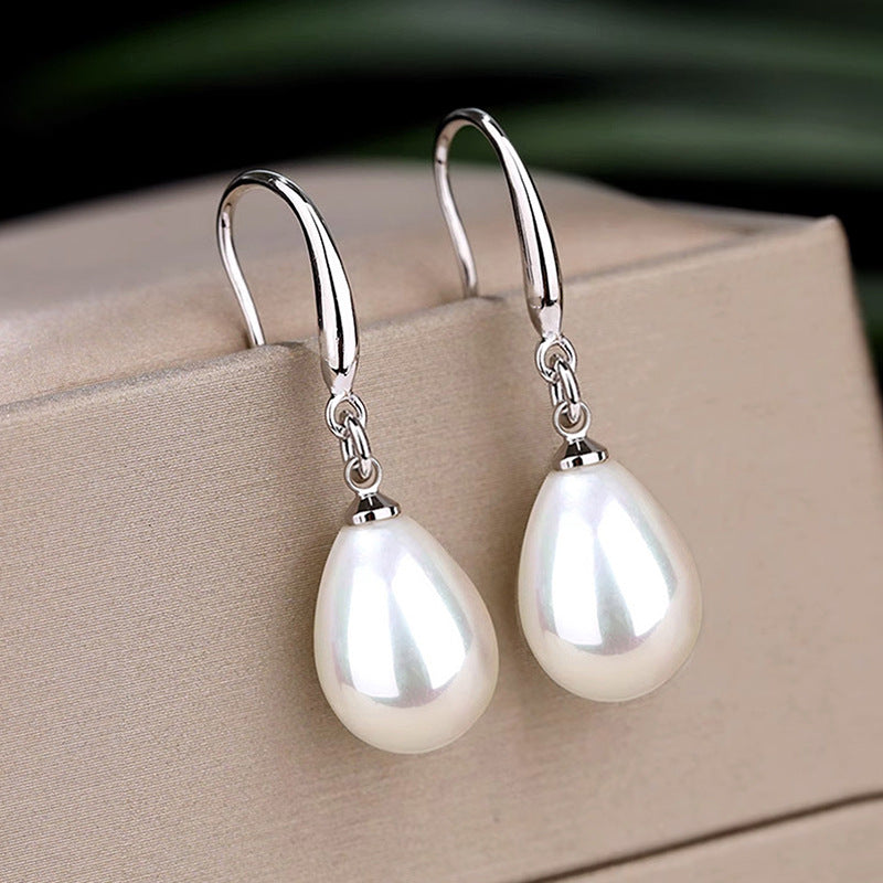Classic Pearl Earring with Timeless Appeal