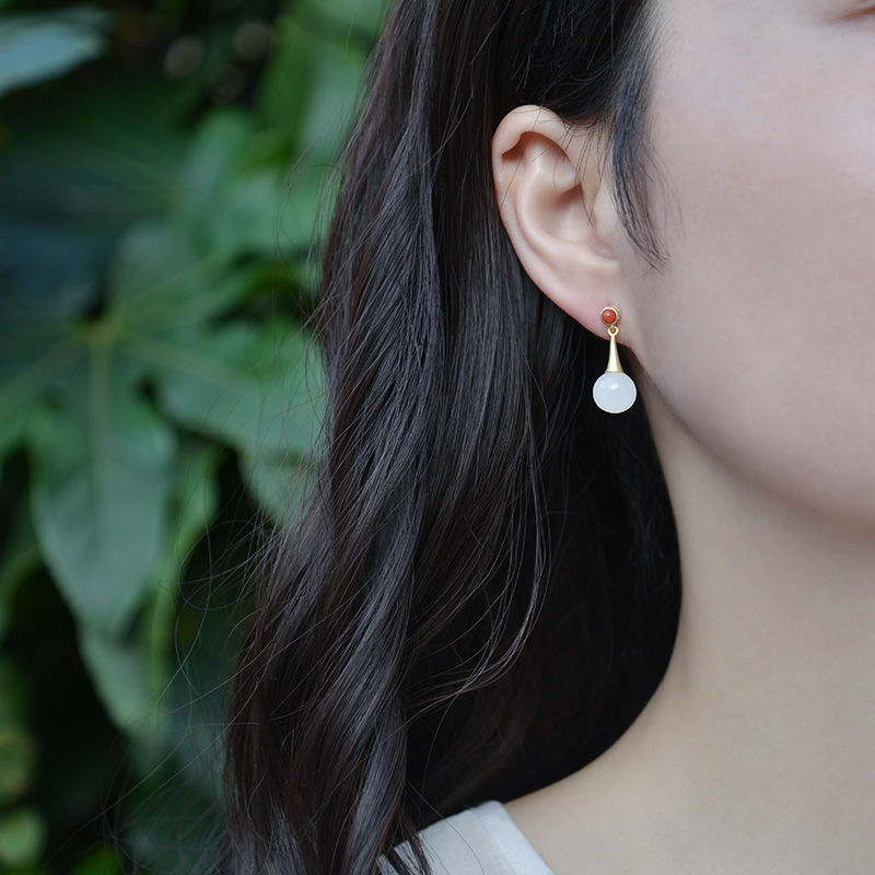 Charming Gold Earring for Any Occasion