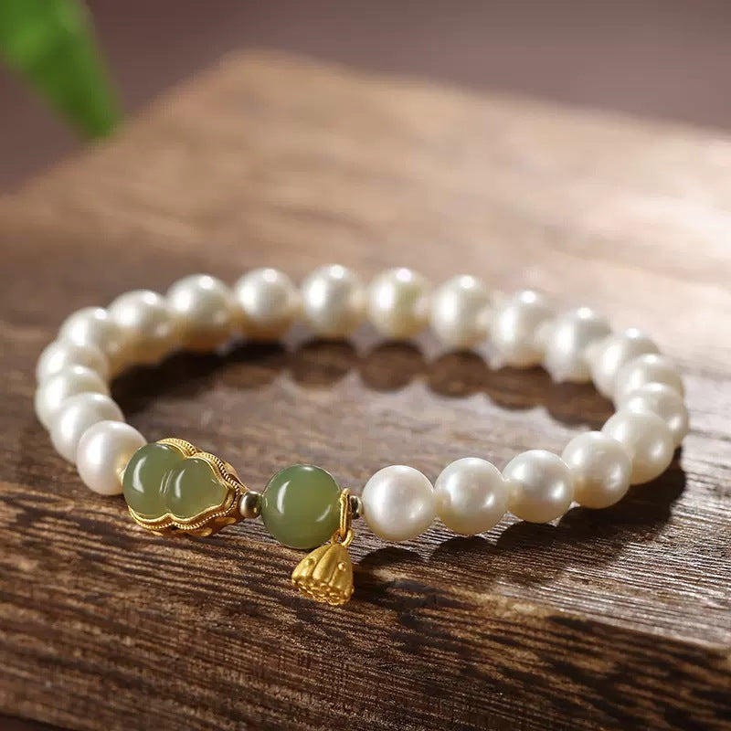 Beautiful Gold Bracelet with Unique Style