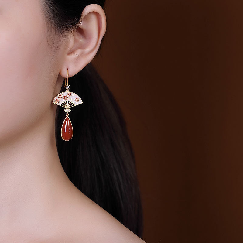 Charming Gold Earring for Any Occasion