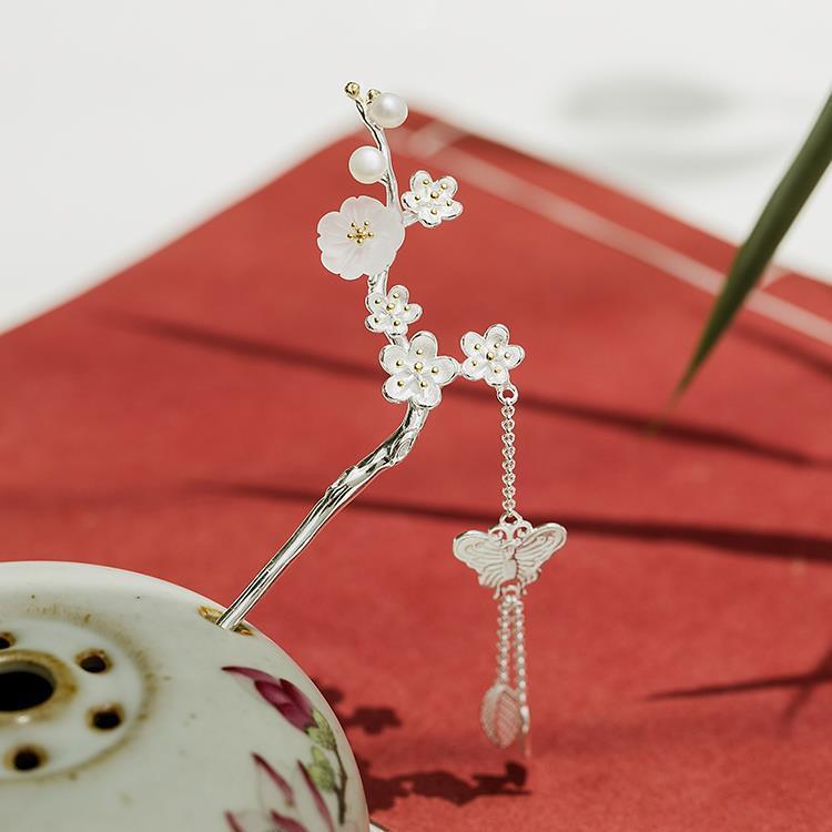 Classic Silver Piece with Timeless Appeal