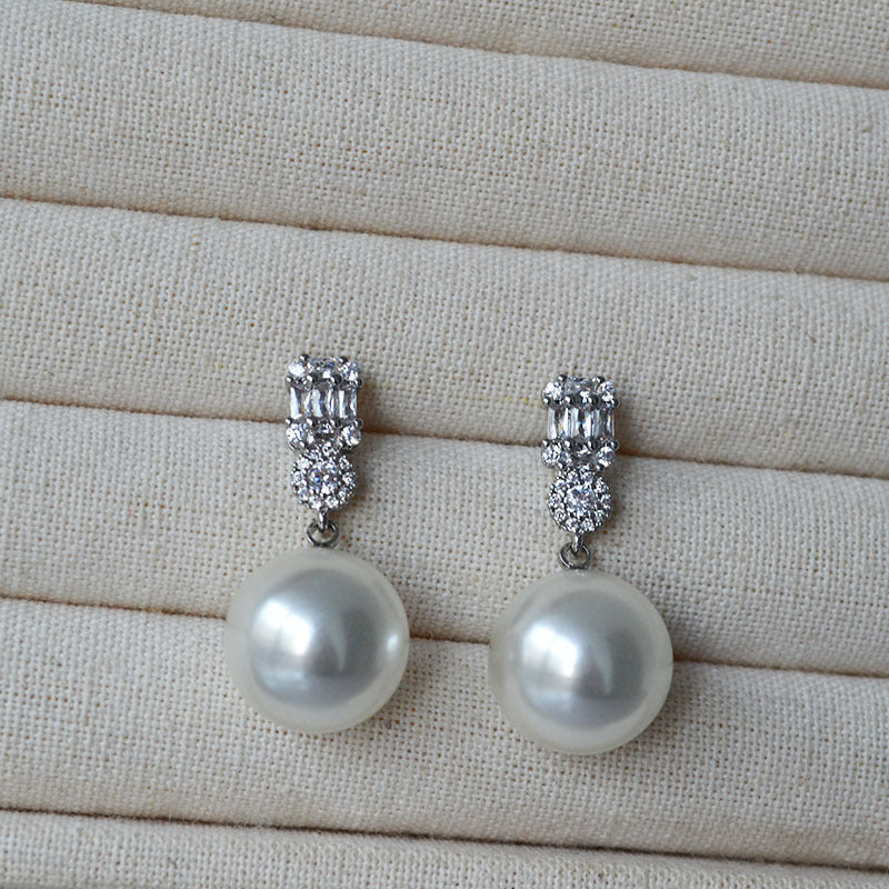 Beautiful Silver Earring with Unique Style