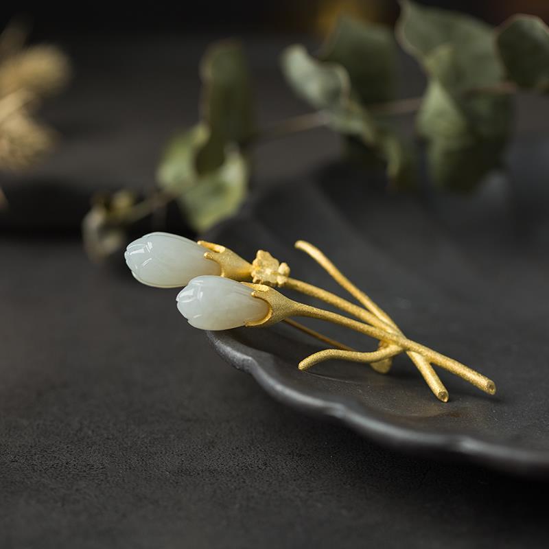 Charming Gold Piece for Any Occasion