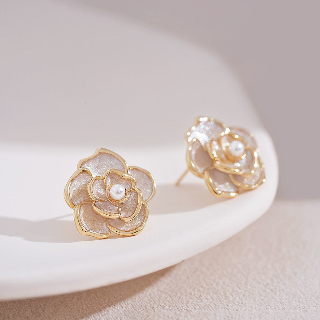Classic Pearl Earring with Timeless Appeal