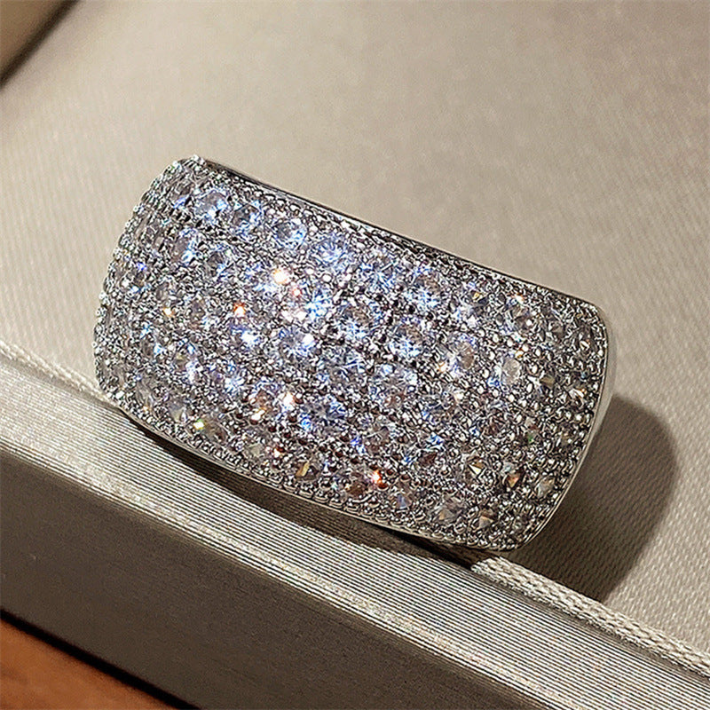 Classic Gold Ring with Timeless Appeal