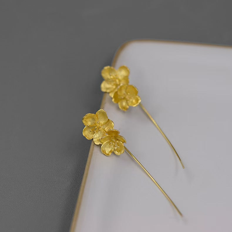 Charming Earring for Any Occasion
